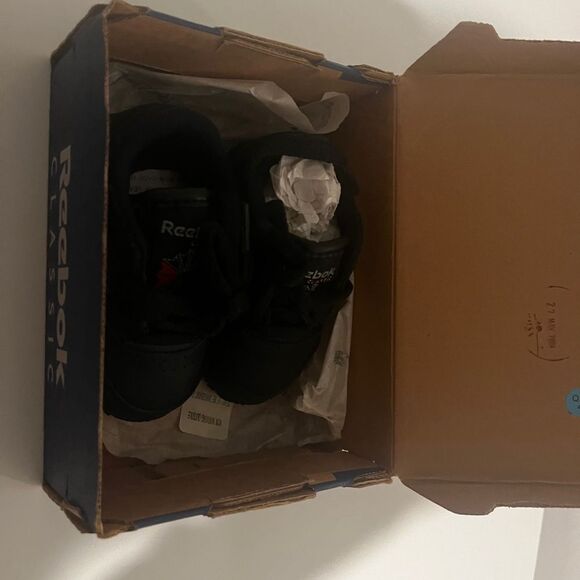 Reebok Kids Black Leather Sneakers - Picture 6 of 6